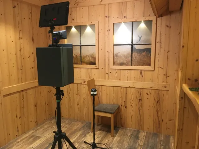 Aufgebaute Fotobox mit Kamera und Beleuchtung
